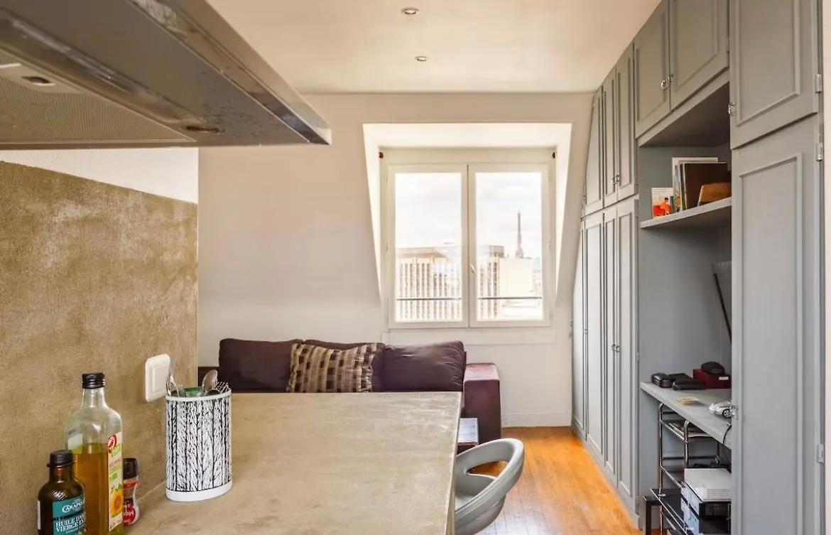 Beautiful Apartment With A View Of Eiffel Tower In Center Parigi