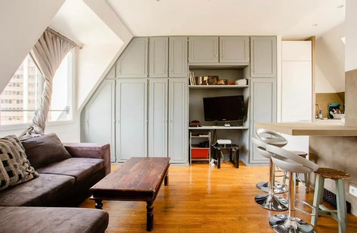 Beautiful Apartment With A View Of Eiffel Tower In Center Paris France