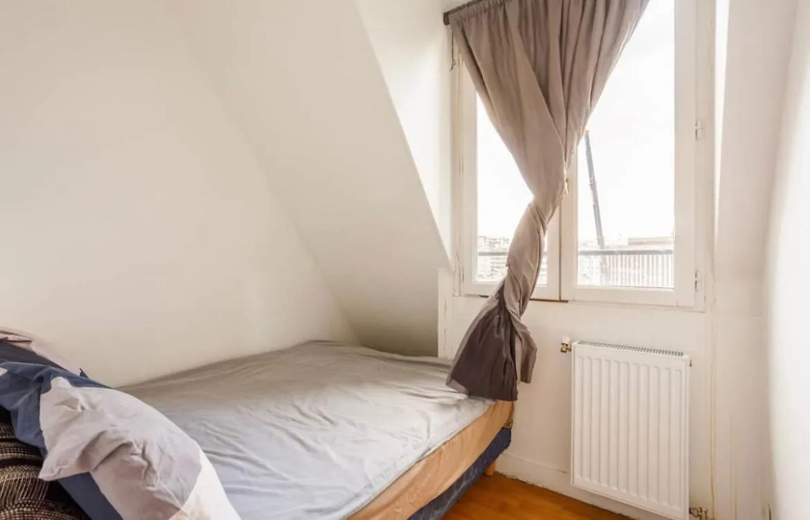 Beautiful Apartment With A View Of Eiffel Tower In Center Paris
