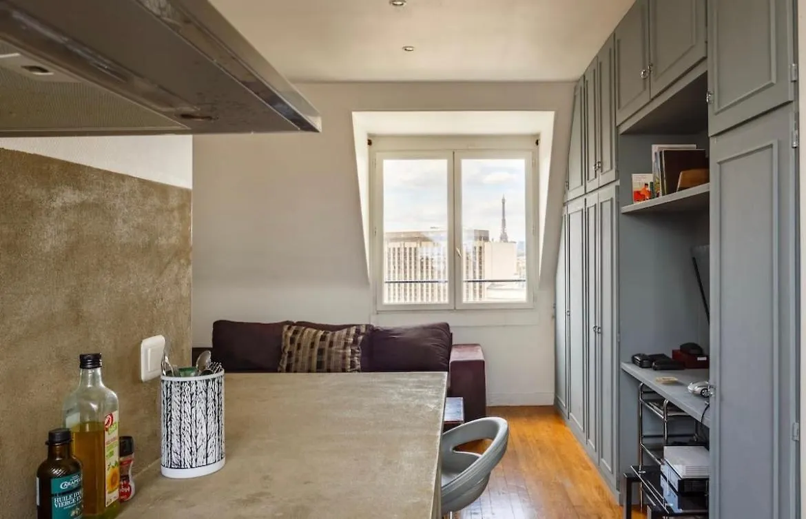Beautiful Apartment With A View Of Eiffel Tower In Center Paris